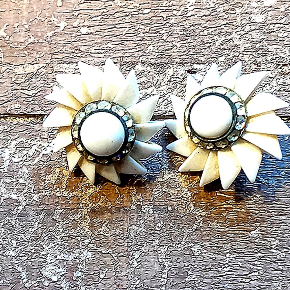 Vintage flower costume jewelry with rhinestones